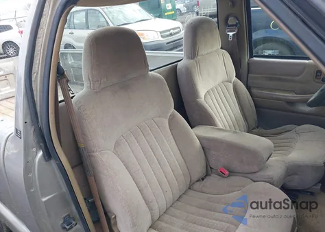 2000 Chevrolet S-10 Ls from USA, damaged, VIN 1GCCS1442YK152551